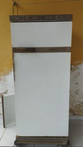 Freezer vertical 270 litros sem ser fross free