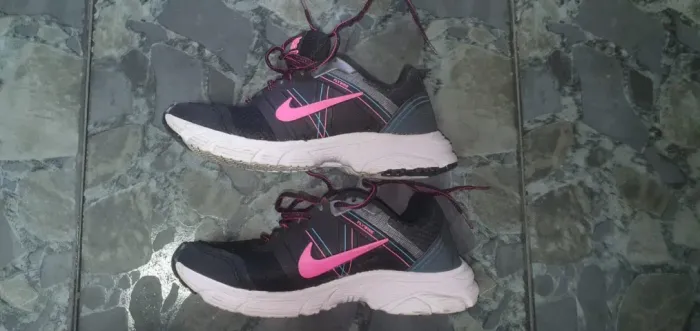 Tênis preto e rosa, NIKE