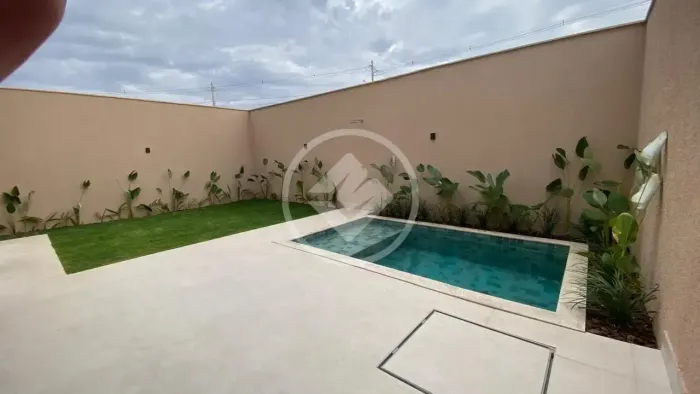 Sobrado 5 Quartos no Condomínio Vinhas Flamboyant codigo: 368139