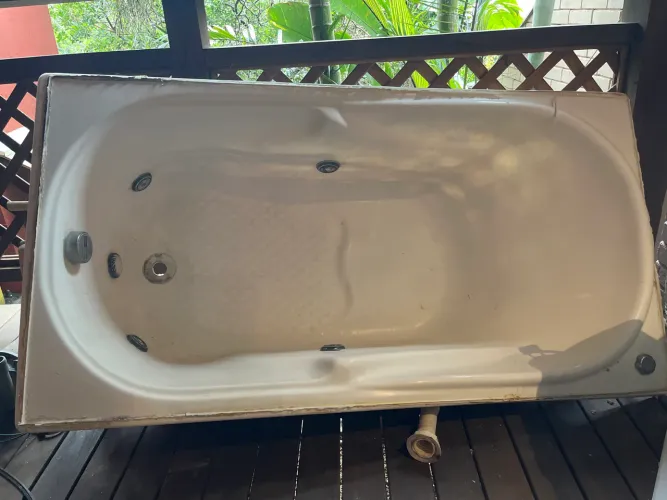 Doação de banheira de hidromassagem