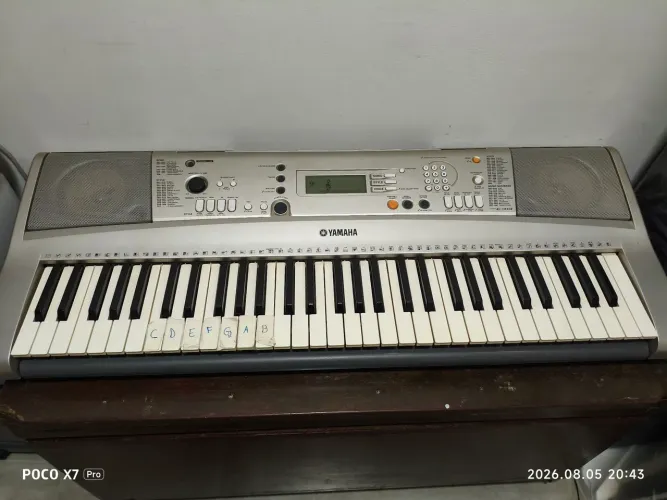 Teclado Yamaha 61 teclas modelo Psr E313 Usado