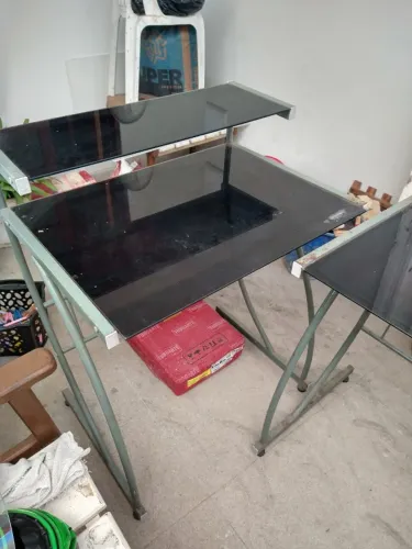 Escrivaninha de Vidro com Fumê e Estante