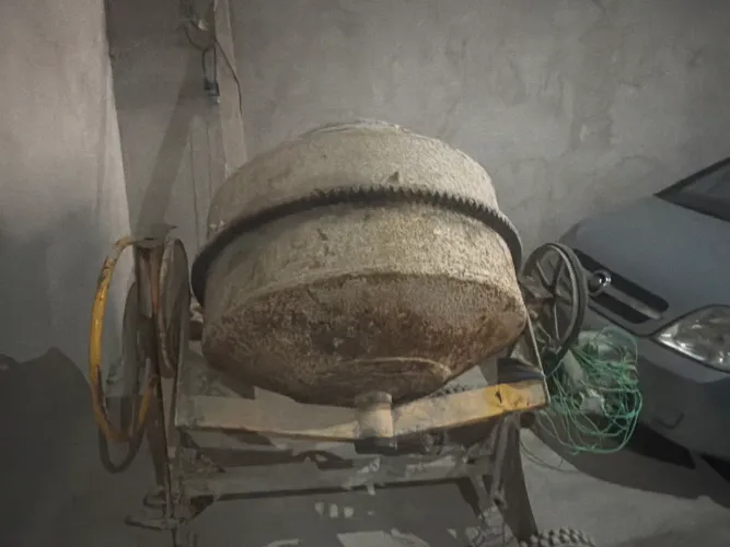 Bitoneira de 400 litros usada