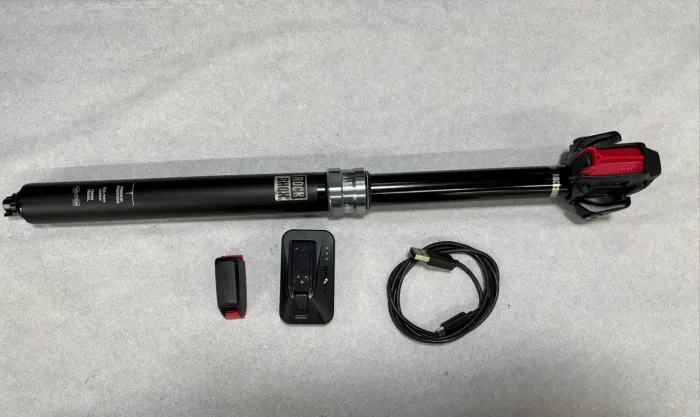 Canote retrátil RockShox Reverb AXS 440x150mm