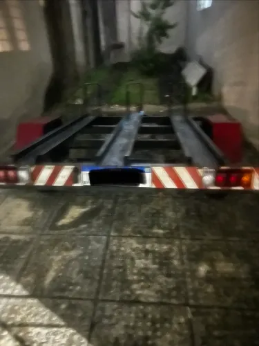 Reboque 750kg compatível com estradas federais 