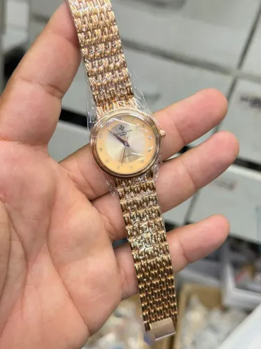 Relógio feminino na cor rose novo