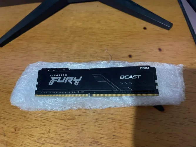 Memória RAM Kingston Fury Beast 8GB DDR4 - Excelente Estado