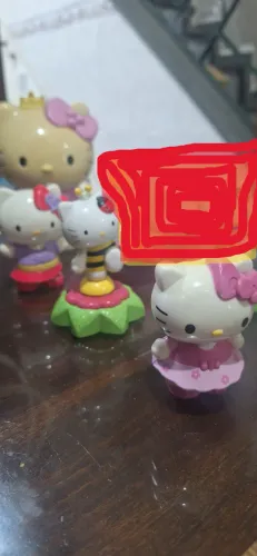 Boneca Hello kitty colecionável - atenção leia a descrição toda do anúncio! R$20 cada