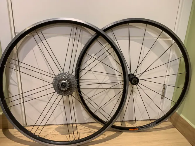 Par de rodas Campagnolo Scirocco G3 700c + Cassette 10v