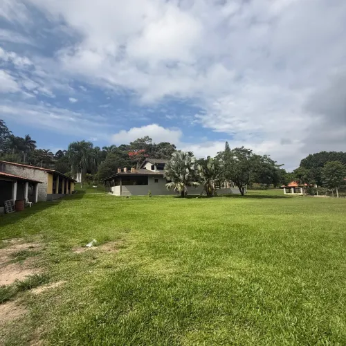 Sítio em Biritiba Mirim