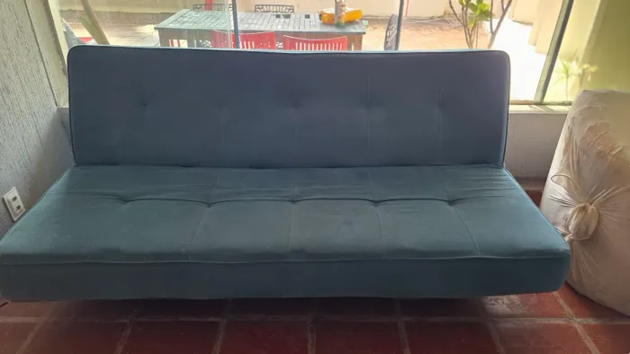 SOFÁ-CAMA 3 LUGARES AZUL PETRÓLEO - CONFORTÁVEL E VERSÁTIL Tokstok