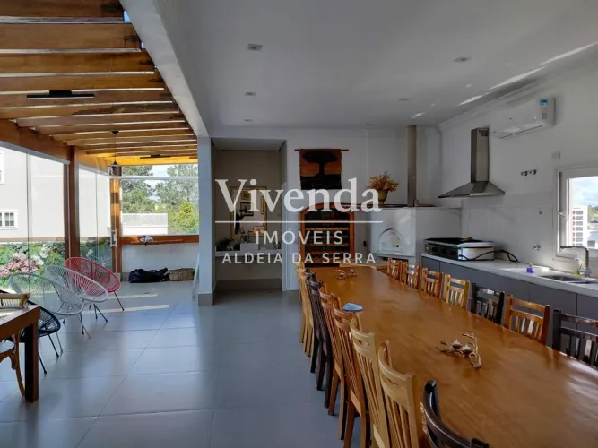 Casa para locação em condomínio na Aldeia da Serra | 4 dormitórios, 3 suítes