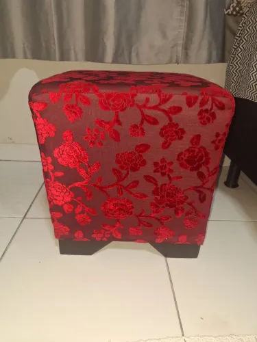 Puff cubo quadrado decorativo revestido em tecido