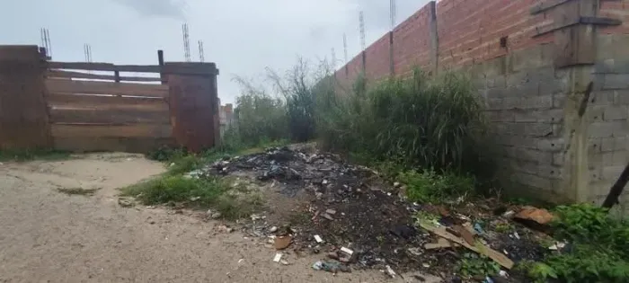 Vendo terreno 26x6 na frente da rua travessa dos pereira,ótima localização.