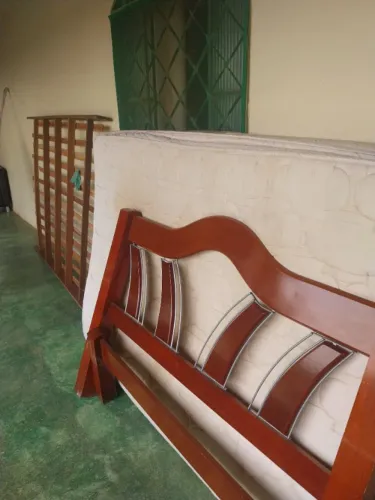 Cama de Casal com Colchão (usado)