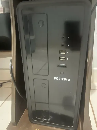 Pc e monitor positivo