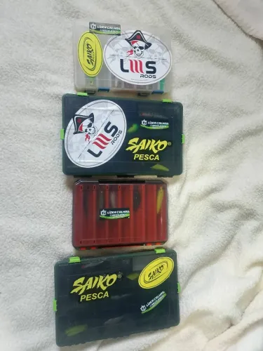 Vendo todas essas iscas artificiais acompanha caixas organizadora