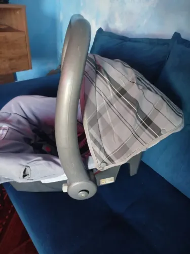 Vende-se bebê conforto