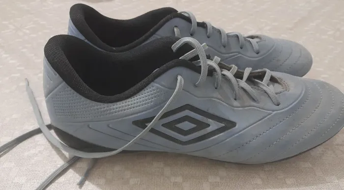 Chuteira umbro tocco 3 azul campo