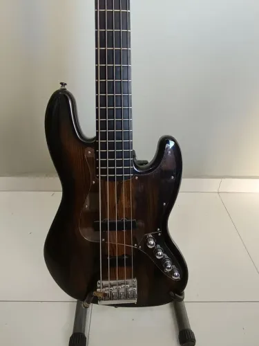 Contrabaixo squier fender jazz Bass 5 cordas