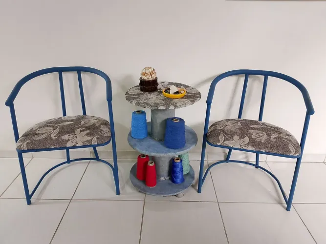 Conjunto de mesinha com cadeiras