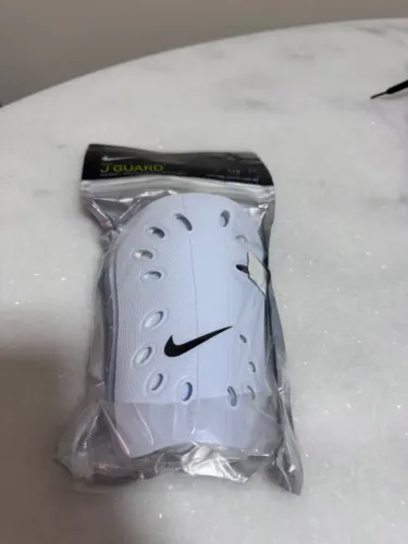 Caneleira futebol Nike J Guard