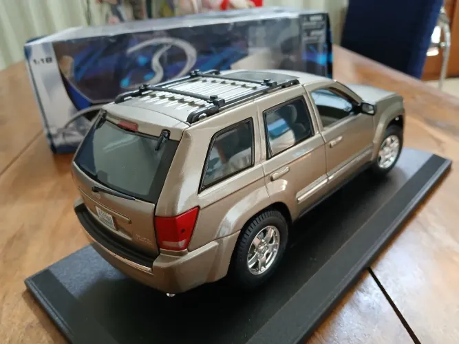 Colecionáveis jeep grande cherokee 2005