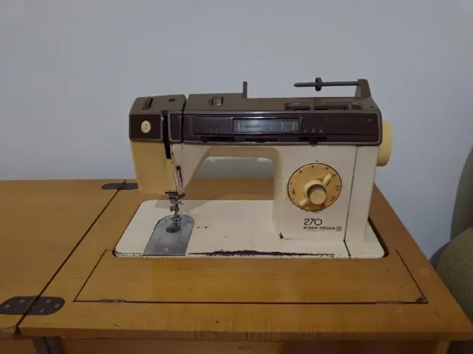 Máquina de Costura Singer 270 Bobina Mágica