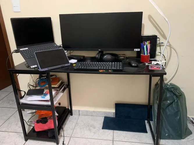 Escrivaninha estilo industrial 