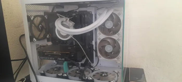 PC GAMER Ryzen 7 5700G/ RTX 5060/ 32 gb ram e SSD nvme 3 de 1tb
