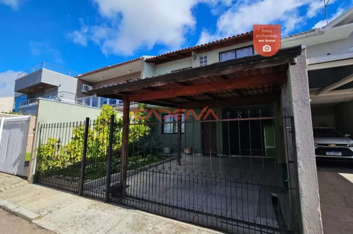 Sobrado com 4 quartos e 1 vaga para aluguel no Santa Felicidade