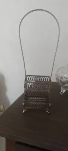 Porta garrafas em inox decorado