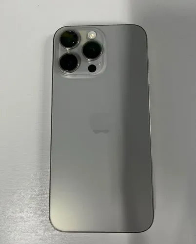 iPhone 15 Pro Max 85% de Bateria + 25 Capinhas 256 tenho nota fiscal nunca consertado zero