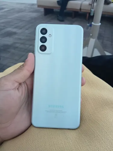 Samsung M13 128 gigas trinco bem pequeno