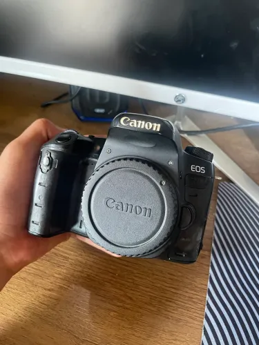 Câmera canon 77D
