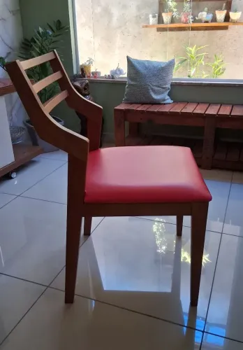 Belas cadeiras em madeira maciça $2.500