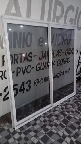 2 Janelas de Alumínio Branco com vidro fumê ( modo prático) L 1,54 x 1,40 A