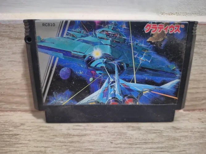 cartucho original do jogo Gradius