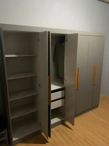 GUARDA ROUPA SEMI NOVO