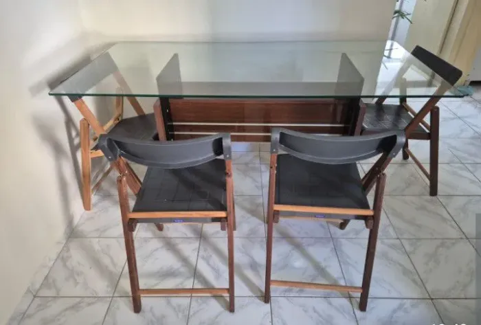 Mesa com Tampo de Vidro 