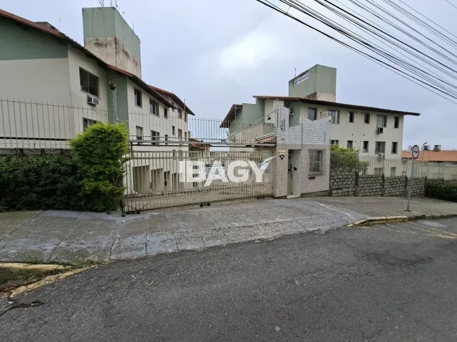 Excelente Apartamento 2 dormitório(s) em Capoeiras - Florianópolis