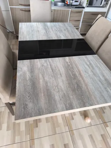 Mesa 6 lugares com 5 cadeiras