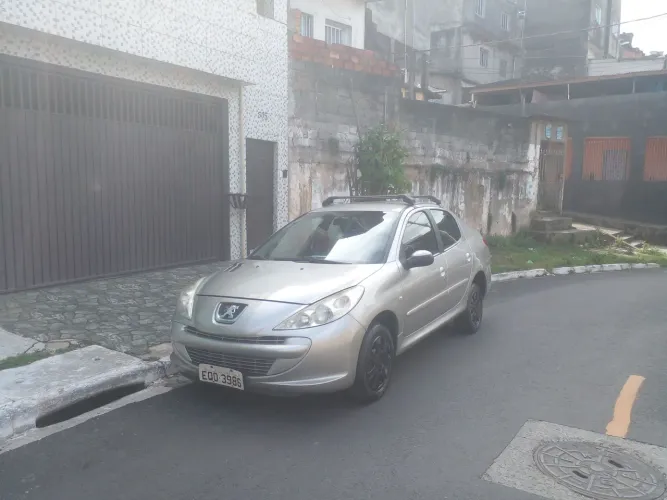 Peugeot 207 Sedan Passion XR 1.4 Flex 8V 4P 2012