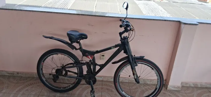 Vendo Bike Sundow, Aro 26, pneus novíssimo, câmbios dianteiros novos, selim novo.