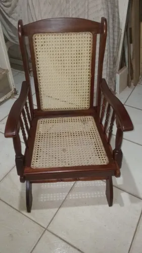 Empalhador de cadeiras de madeira 