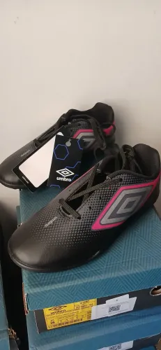Chuteira Futebol Society Umbro Cannon Jr Infantil Original preta