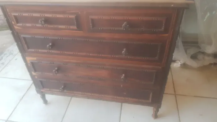 COMODA DE MADEIRA RELIQUIA 