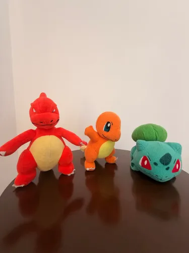 Pelúcias Pokémon - Charmander, Charmeleon, Bubasauro, Riolu e Jolteon