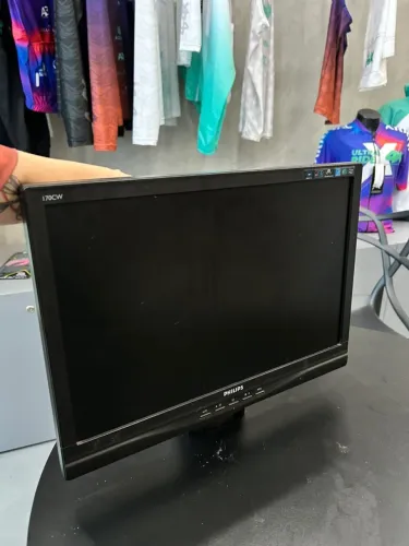 ? Monitor Philips 17? LCD - Modelo 170CW8
