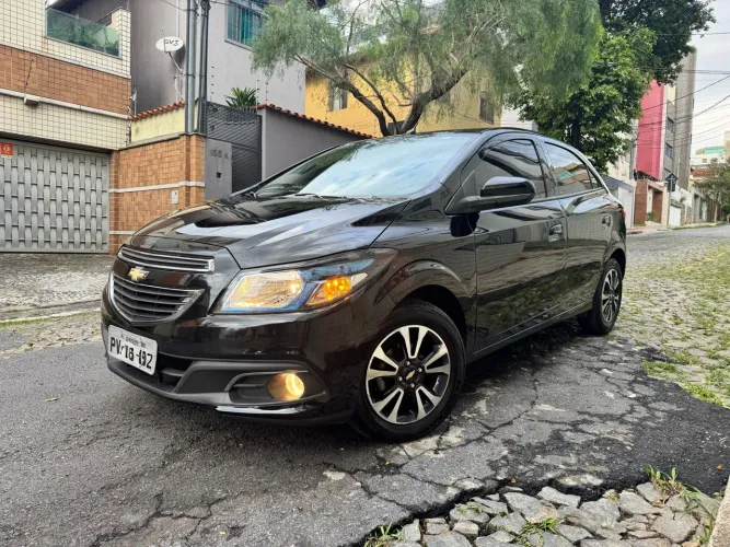 Chevrolet Onix Hatch LTZ 1.4 8V Flex Power Aut. 4P 2015